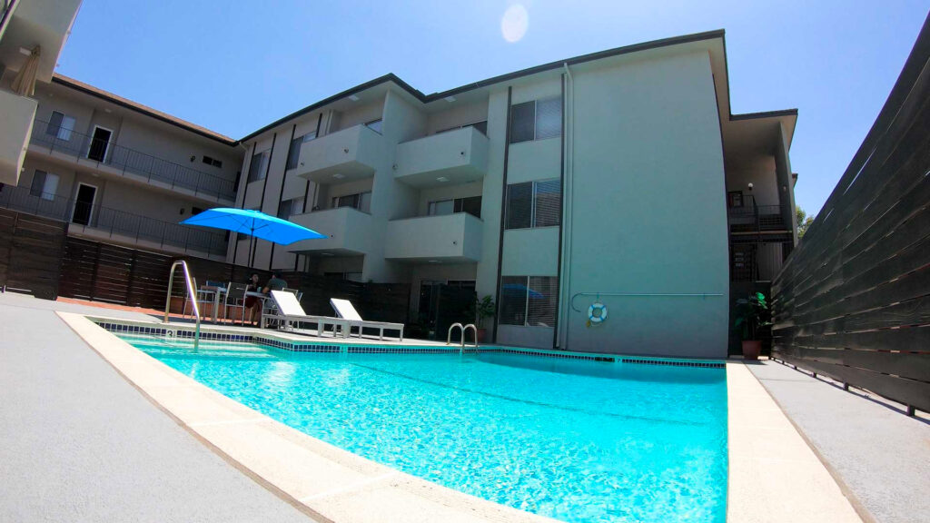 The swimming pool and courtyard at Windsor Place Apartments